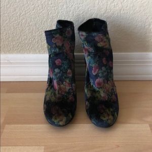 {Abound} -Size 6.5- Izzie Floral Velvet Booties